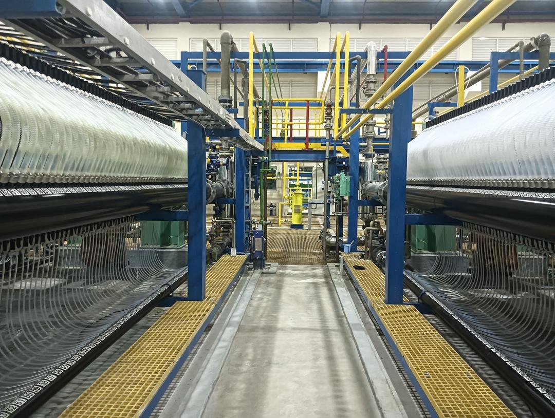 Electrolyzer and Hydrogen